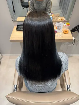 ロング Eleanor spa&treatment 札幌店内にあるシェアサロン【WHITE】所属・シルクハイトーン / 髪質改善🦋MIKUのヘアスタイル