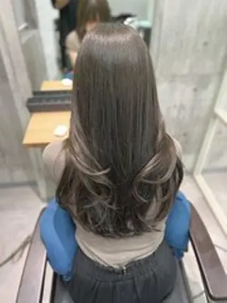ミディアム newi 赤羽のヘアスタイル