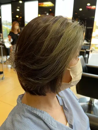 ミディアム カラー 多河 遥のヘアスタイル