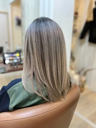 セミロング カラー MERCI所属・マツモト コウダイのヘアスタイル