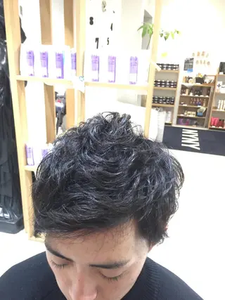 ショート パーマ メンズ 松吉 純平のヘアスタイル