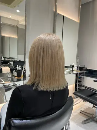 ミディアム 透明感ブリーチ カラー✨有坂映哉のヘアスタイル
