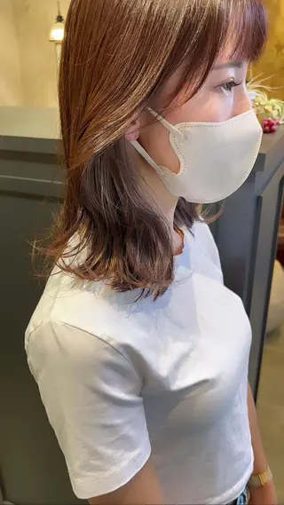 セミロング カラー 細沼 葵のヘアスタイル