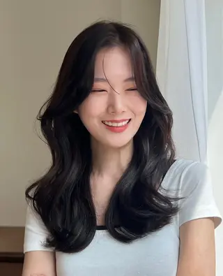 ロング salowin 原宿 aroa所属・韓国／ハッシュカット ／透明感カラー／金野のヘアスタイル