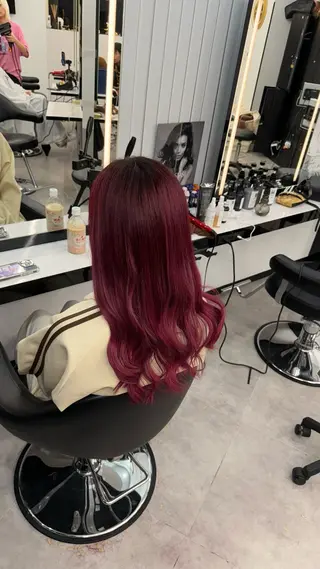 セミロング ZYNX所属・MAHIRO/複雑 履歴/ハイトーンのヘアスタイル