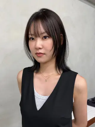 セミロング センターパート /ニュアンスパーマのヘアスタイル