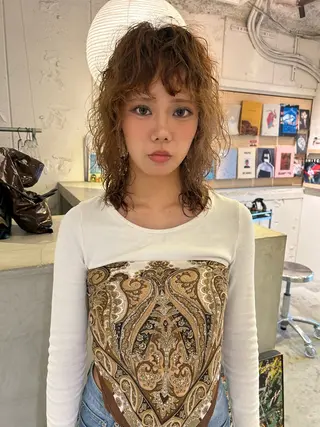 ミディアム パーマ Loom.所属・村上雅人 ナチュラルモードのヘアスタイル