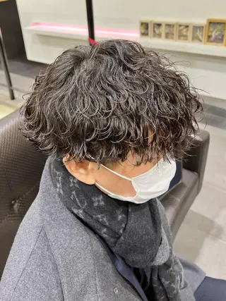 ショート カラー パーマ メンズ ﾎｯﾄﾍﾟｯﾊﾟｰ に移行中【かな】のヘアスタイル