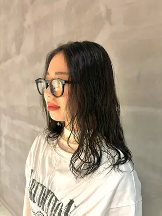 ミディアム KAREN（ému） 伏見/パーマモデルのヘアスタイル