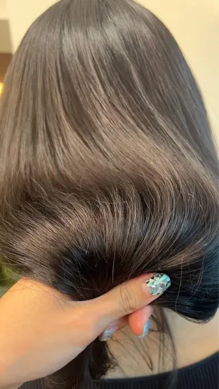 セミロング カラー Garland 表参道所属・ミディアムレイヤー/ 艶カラー🎀 emiのヘアスタイル