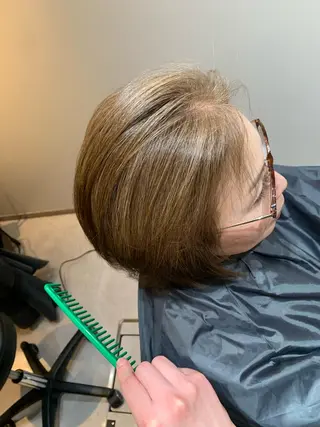 ショート カラー 白髪ぼかしハイライト 柳川拓哉のヘアスタイル