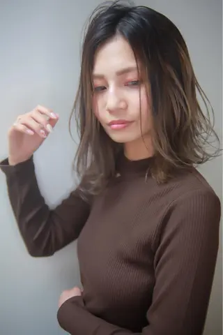 ミディアム カラー 伊藤 裕貴のヘアスタイル