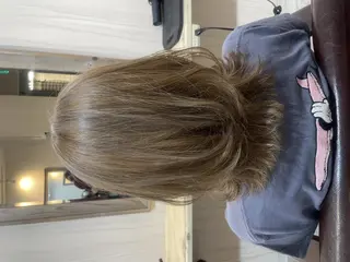 カラー セミロング 嶋村夏実🌼レイヤー 🌸白髪ぼかしのヘアスタイル