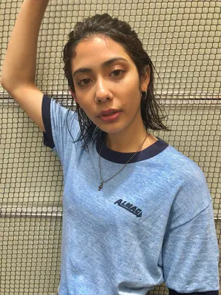 ミディアム salowin 原宿 aroa所属・韓国／ハッシュカット ／透明感カラー／金野のヘアスタイル