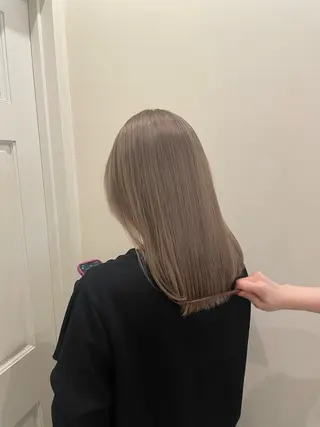 セミロング ブリーチカラー/ 細川はるかのヘアスタイル