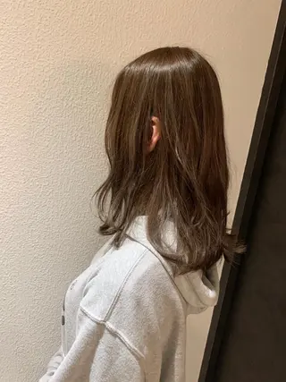 ミディアム カラー ヤマナカ エリカのヘアスタイル