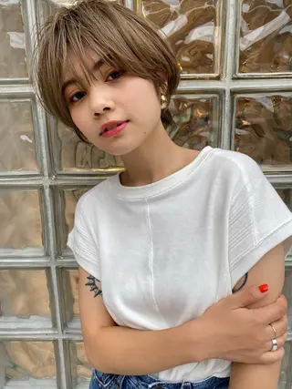 ショート コテ巻き/パーマ/艶 透明感/荻原凜太郎のヘアスタイル