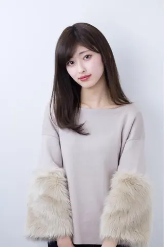 ミディアム カラー 森 海のヘアスタイル