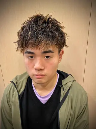 ショート パーマ メンズ 山田 哲平のヘアスタイル