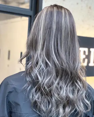 セミロング カラー ヘアアレンジ 髪質改善×ハイトーン 中田啄也のヘアスタイル