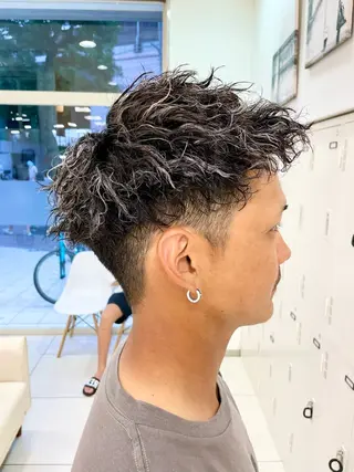 カラー パーマ メンズ 伊佐 愛のヘアスタイル
