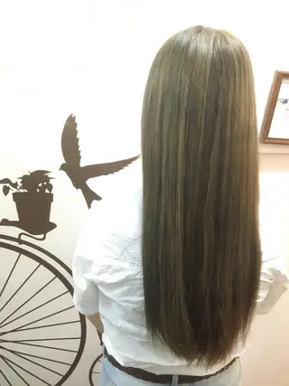 カラー 乳井 悠香のヘアスタイル