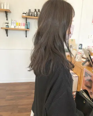 ロング カラー 江原 彩華のヘアスタイル