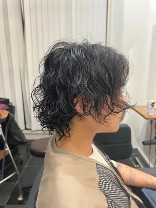 ミディアム メンズパーマ 岩成健志郎のヘアスタイル