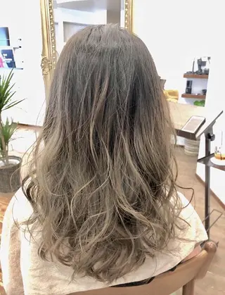 ロング カラー 🍀Moda by Grande🍀のヘアスタイル