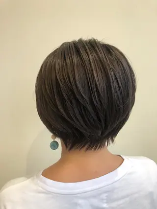 ショート カラー アベ ヒトミのヘアスタイル