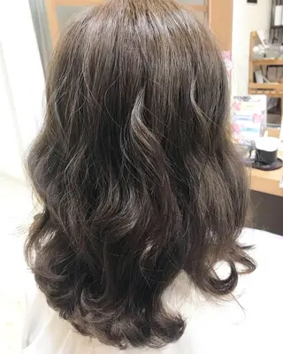 カラー ロング 濱川 佳奈のヘアスタイル