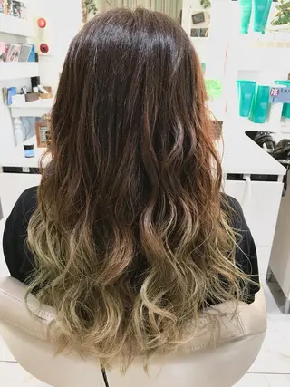 ロング カラー 清藤 綾のヘアスタイル