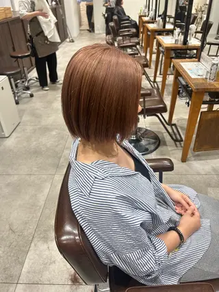 ショート カラー オリーブベージュ/ ブリーチなし透明感のヘアスタイル