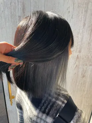 カラー 岡村 真子のヘアスタイル