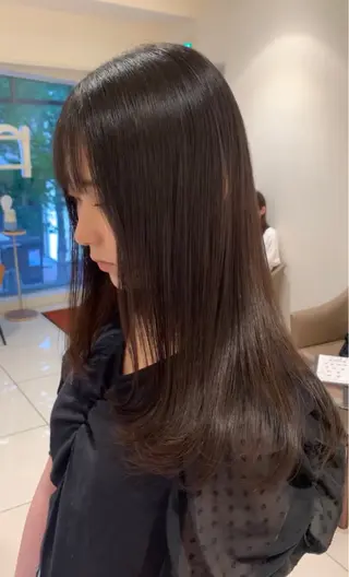 ロング 赤みオフの透明感職人 /ケア重視の美髪施術のヘアスタイル