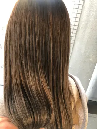 セミロング カラー 髪質改善&ブリーチ 伊勢 祐一郎のヘアスタイル