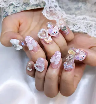 ネイル HENECY🍓 momokaのネイルデザイン