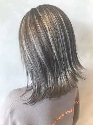 ミディアム カラー 長谷川 沙紀のヘアスタイル