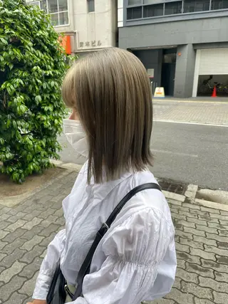 ミディアム カラー akane .のヘアスタイル