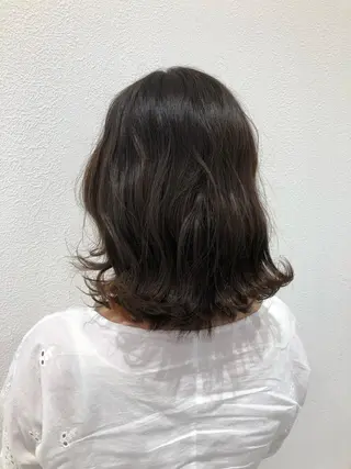 ミディアム 岸 保奈美のヘアスタイル