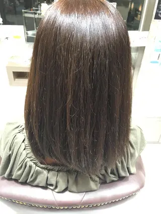 セミロング カラー 辻本 夏子のヘアスタイル