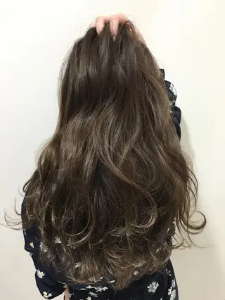 ロング カラー ディレクター ノナカのヘアスタイル