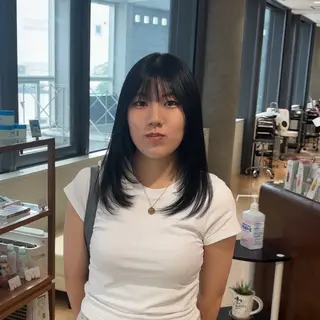 セミロング カラー aura所属・波巻きパーマ✨️ ケアブリーチカラーのヘアスタイル