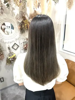 ロング カラー 伊藤 裕貴のヘアスタイル