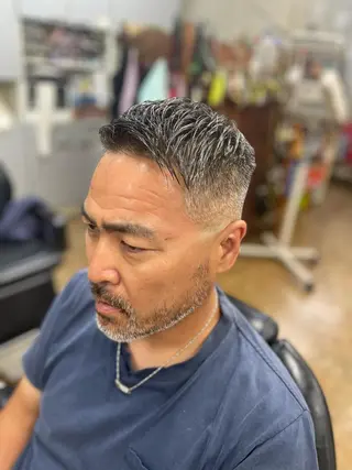 ショート メンズ 海老原 コウのヘアスタイル