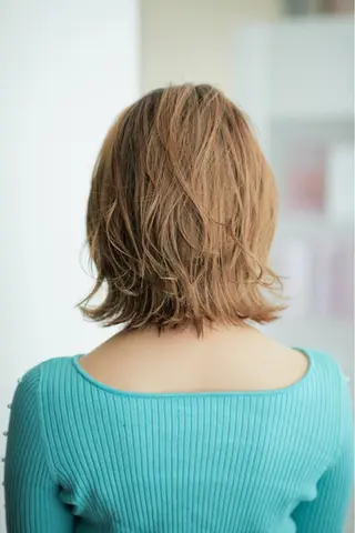 ミディアム 伊藤 康乃のヘアスタイル