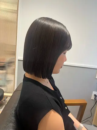 ミディアム effect横浜所属・切りっぱなしボブ/ 縮毛矯正/綾莉のヘアスタイル
