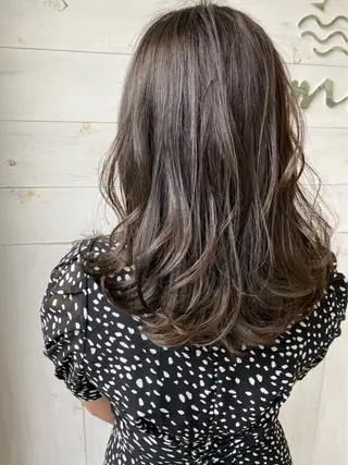 セミロング わたなべ りょうのヘアスタイル