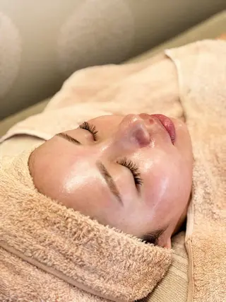 🤍Five Beauty Clinic所属・衛藤 志歩子のエステ・リラクイメージ