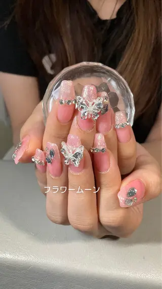 ネイル フラワー ムーンのネイルデザイン